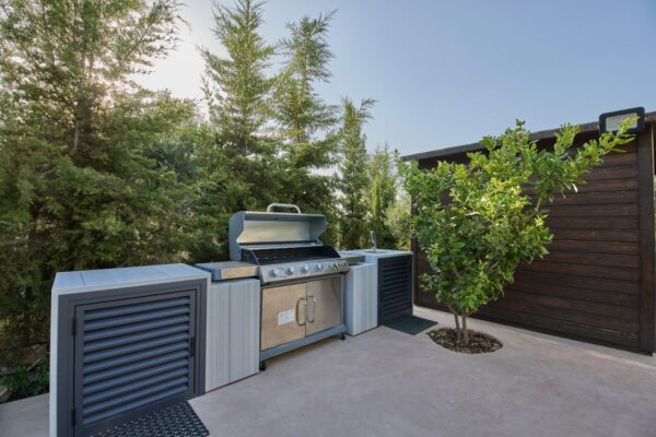 Geolivia Twin Luxurious Villas Rental Crete - Exterior - Barbeque Facilities