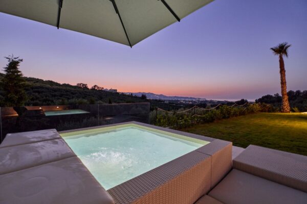 Geolivia Twin Luxurious Villas Rental Crete - Exterior - Jacuzzi