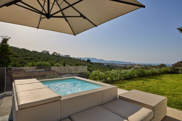 Geolivia Twin Luxurious Villas Rental Crete - Exterior - Jacuzzi